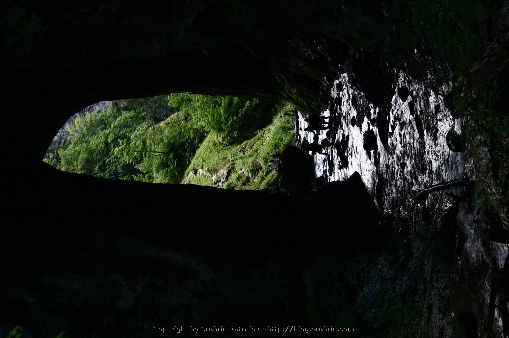 IMG_8119 Pod chudnite mostove.JPG
Make: Canon
Model: Canon EOS DIGITAL REBEL
DateTime: 09.7.2005 . 12:05:20
EXIFImageWidth: 1360
ExifImageLength: 2048
Flash: Flash did not fire
ISOSpeedRatings: ISO 100
ShutterSpeedValue: 1/40 sec
ApertureValue: F5,6
FocalLength: 46 mm