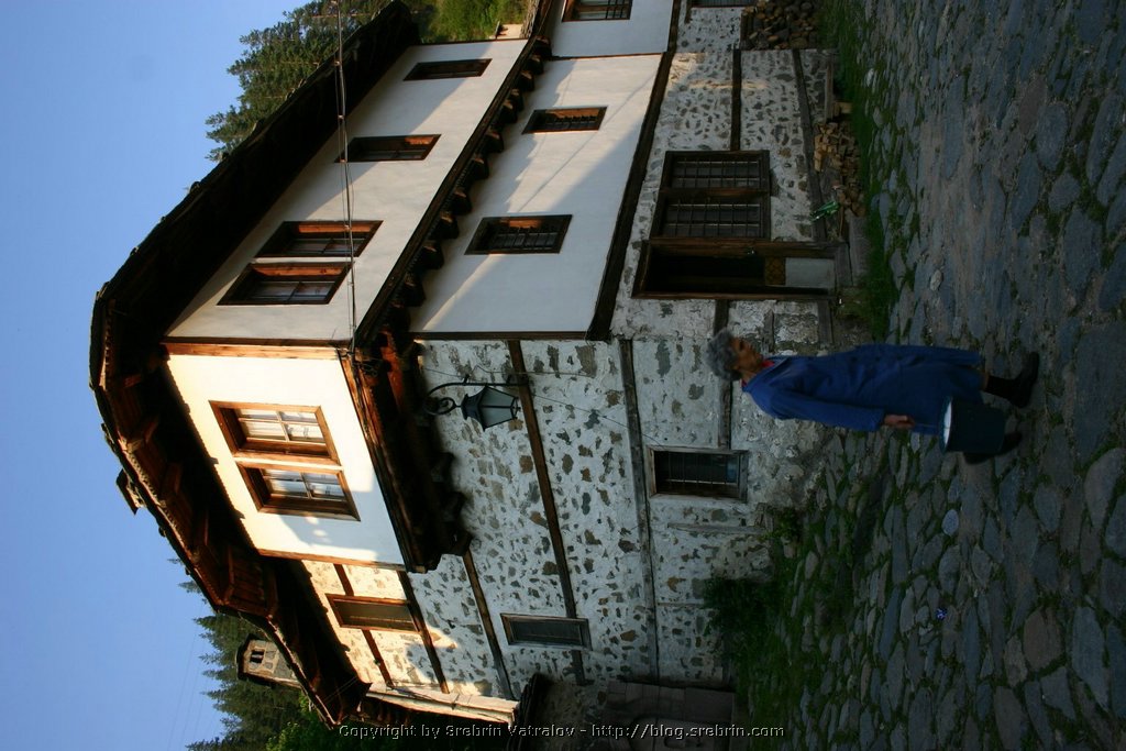 IMG_8230.JPG
Make: Canon
Model: Canon EOS DIGITAL REBEL
DateTime: 09.7.2005 . 19:30:51
EXIFImageWidth: 1024
ExifImageLength: 1536
Flash: Flash did not fire - Compulsory flash suppression
ISOSpeedRatings: ISO 100
ShutterSpeedValue: 1/125 sec
ApertureValue: F7,1
FocalLength: 18 mm