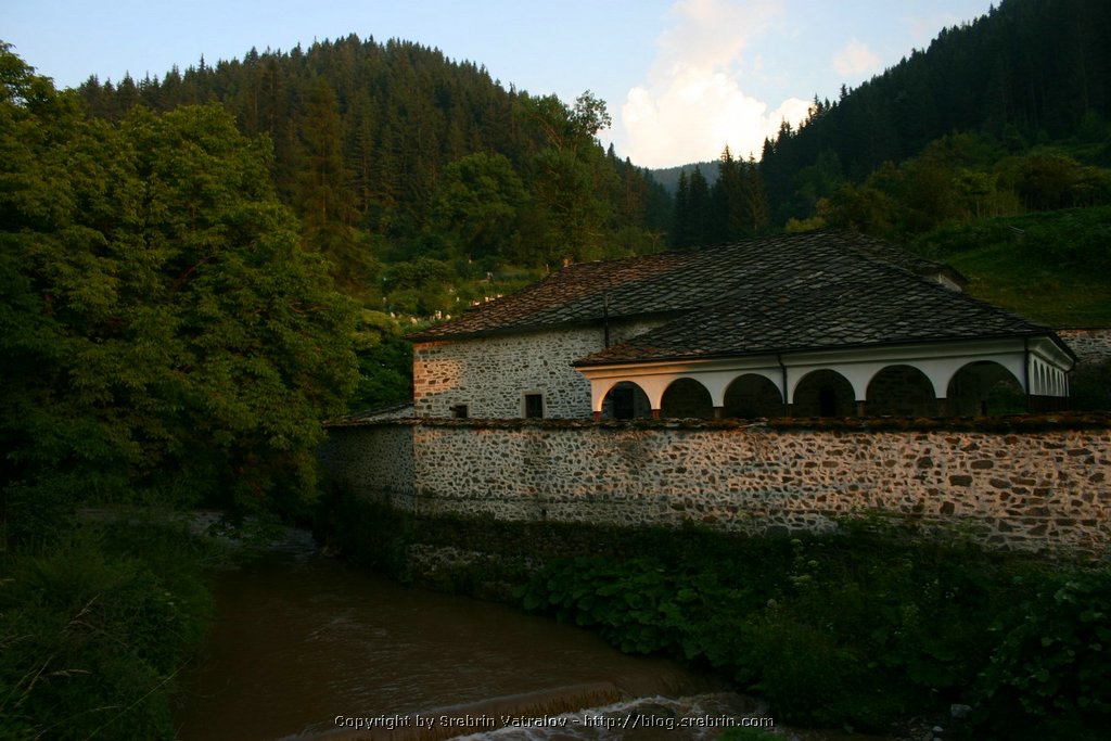 IMG_8248.JPG
Make: Canon
Model: Canon EOS DIGITAL REBEL
DateTime: 09.7.2005 . 20:23:15
EXIFImageWidth: 1536
ExifImageLength: 1024
Flash: Flash did not fire - Compulsory flash suppression
ISOSpeedRatings: ISO 100
ShutterSpeedValue: 1/60 sec
ApertureValue: F5,6
FocalLength: 18 mm