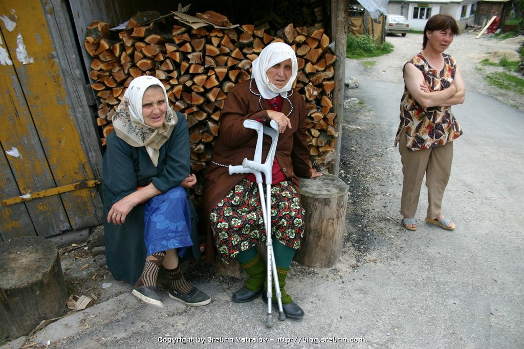 IMG_8318 s. Trigrad pohamedanki babenki.JPG
Make: Canon
Model: Canon EOS DIGITAL REBEL
DateTime: 10.7.2005 . 12:41:54
EXIFImageWidth: 1536
ExifImageLength: 1024
Flash: Flash did not fire - Auto mode
ISOSpeedRatings: ISO 100
ShutterSpeedValue: 1/320 sec
ApertureValue: F3,5
FocalLength: 18 mm