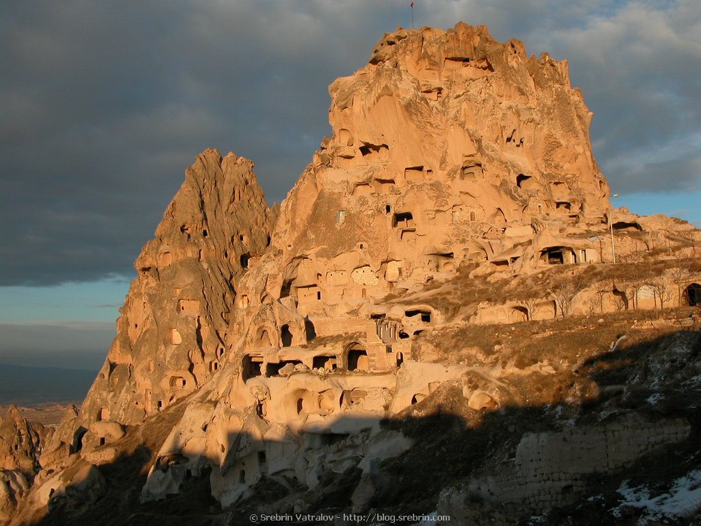 DSCN7454 Uchisar most famous rock 60m tall
Click for next picture...