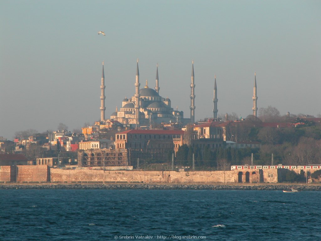 DSCN7733 The Blue Mosque built by Sinan in 14th century
Click for next picture...