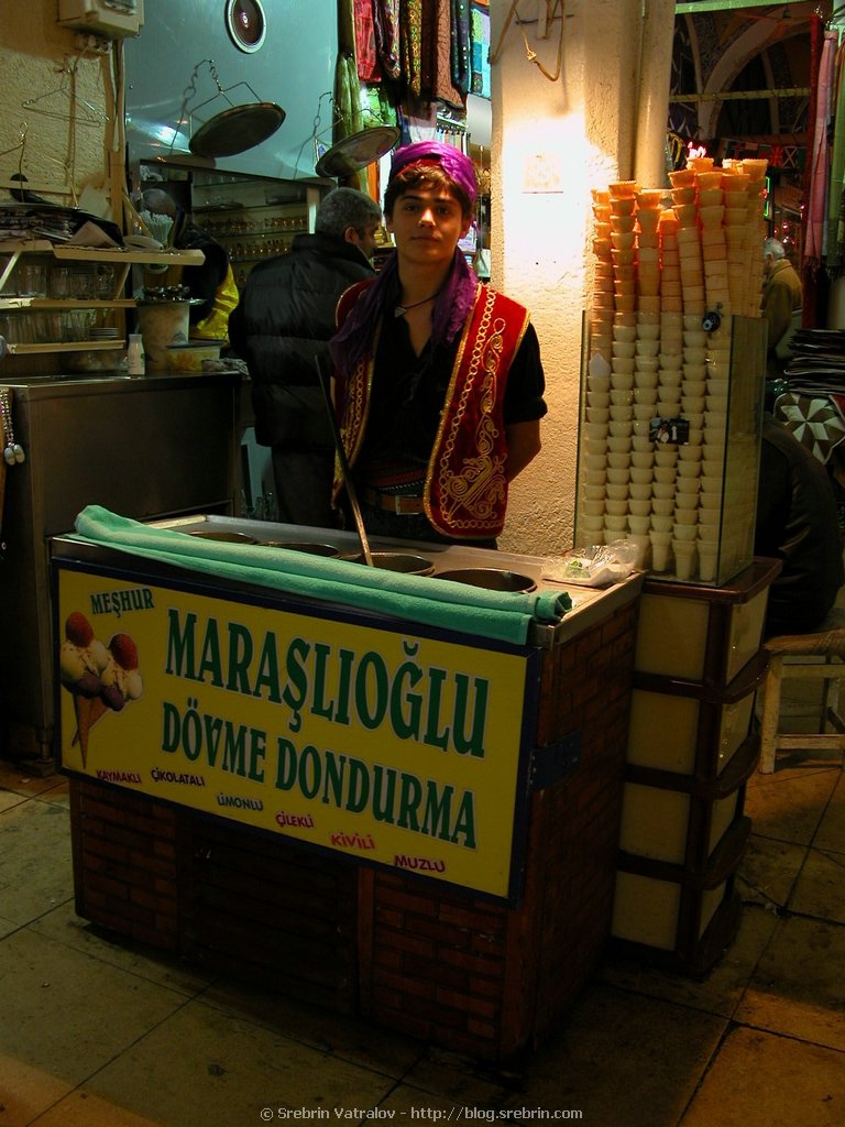 DSCN8016 Ice-cream seller in Kapala charsha
Click for next picture...